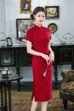红色花纹旗袍