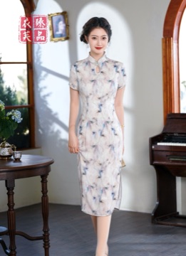 浅彩羽纹旗袍