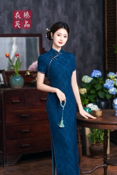 深蓝暗纹旗袍
